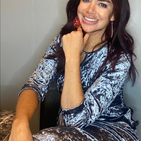 Red leather glitter earrings - Picture 2 of 2